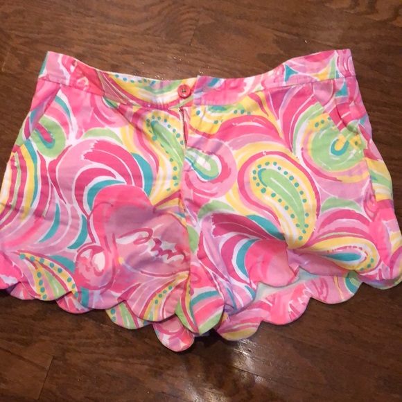 Lilly Pulitzer Pants - Lilly Pulitzer size 8 buttercup shorts in perfect condition, NWOT